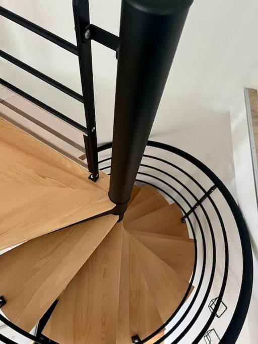 Duplex, 10 Min Champs Elysee Apartment *