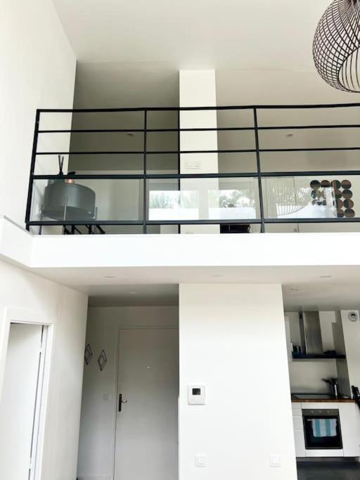 Duplex, 10 Min Champs Elysee *