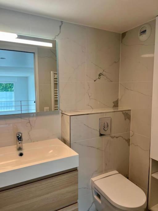 Duplex, 10 Min Champs Elysee *