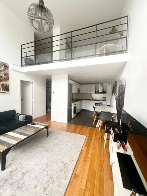 Duplex, 10 Min Champs Elysee