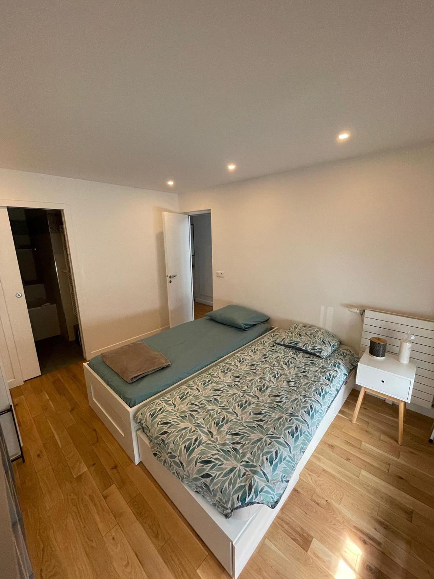 Duplex, 10 Min Champs Elysee Apartment *